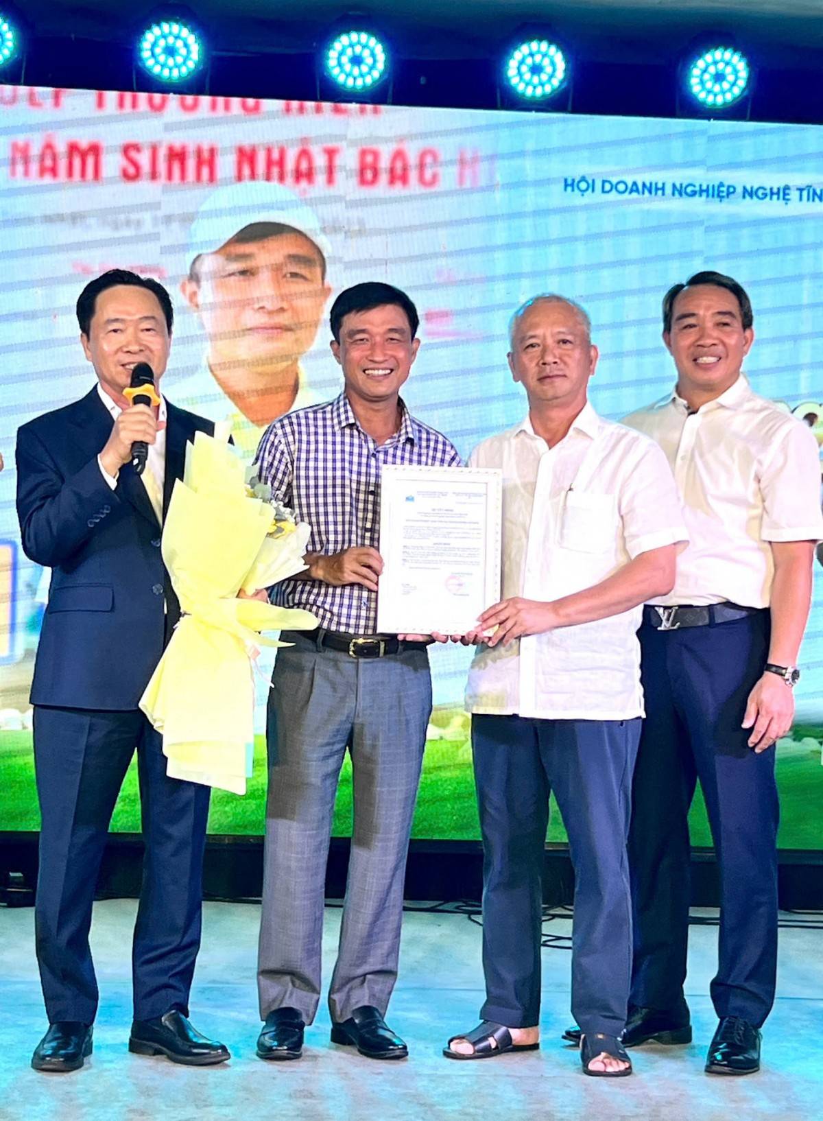 Hơn 240 doanh nhân hội tụ tại Giải Golf kỷ niệm 136 năm Ngày sinh Chủ tịch Hồ Chí Minh