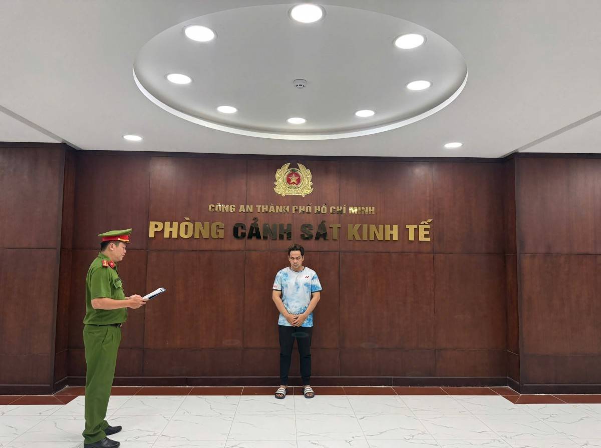 Khởi tố chủ shop giày thu lời bất chính hơn 1 tỷ đồng từ hàng giả mạo nhãn hiệu