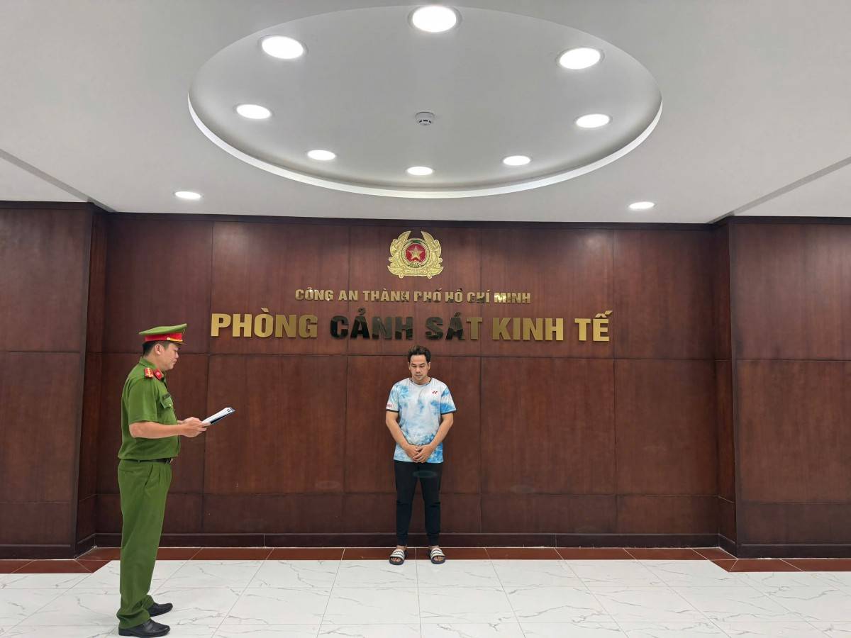 Khởi tố chủ shop giày thu lời bất chính hơn 1 tỷ đồng từ hàng giả mạo nhãn hiệu