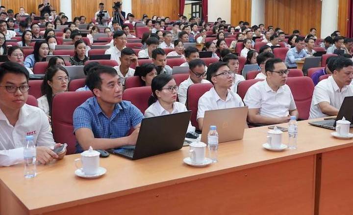Hà Tĩnh tổ chức Hội nghị tập huấn về ứng dụng trí tuệ nhân tạo trong quản lý, lãnh đạo