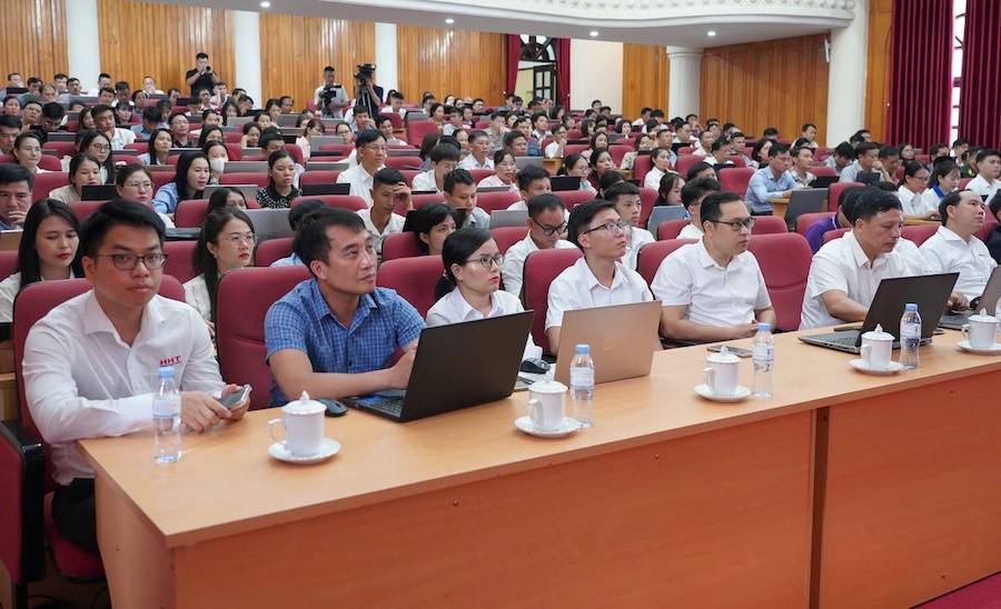 Có gần 200 học viên là lãnh đạo, cán bộ phụ trách cải cách hành chính, chuyển đổi số tại các cơ quan, đơn vị tham gia hội nghị