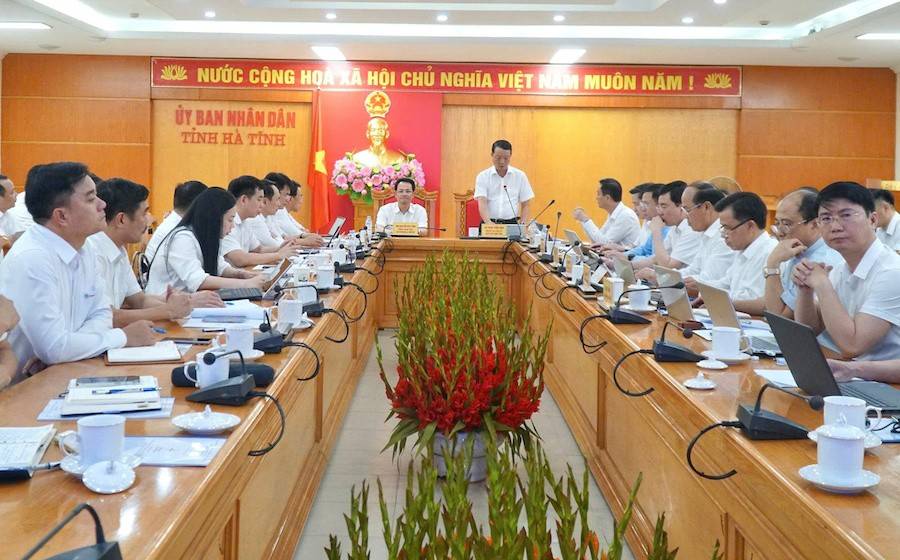 UBND tỉnh Hà Tĩnh vừa làm việc với Tổng công ty Điện lực miền Bắc (EVNNPC) về tình hình cung cấp điện và đầu tư xây dựng lưới điện trên địa bàn tỉnh.