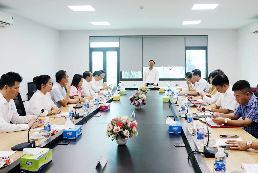 Sau khi đi kiểm tra thực địa, ông Bùi Thanh An - Phó Chủ tịch Thường trực UBND tỉnh nghệ An làm việc với các sở, ngành, địa phương liên quan và chủ đầu tư