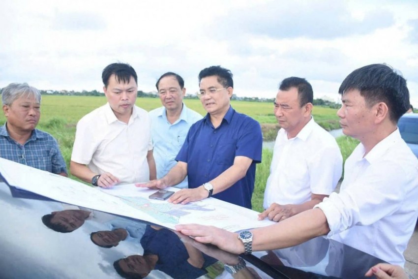 Đồng chí Lê Quang Hòa Ủy viên Ban Thường vụ Tỉnh ủy Phó Chủ tịch UBND tỉnh đã đi kiểm tra thực địa tiến độ triển khai dự án Cụm công nghiệp