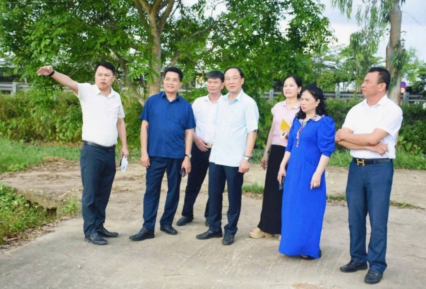 Đồng chí Trần Quang Thành Bí thư Đảng ủy Chủ tịch HĐND xã Quỳnh An