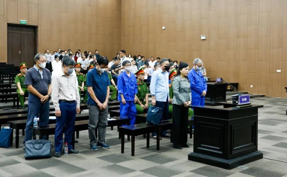 Đại diện VKS cho rằng, hành vi của các bị cáo là đặc biệt nguy hiểm, gây thất thoát đặc biệt lớn tài sản của Nhà nước, nên cần xử lý nghiêm để răn đe, phòng ngừa chung.