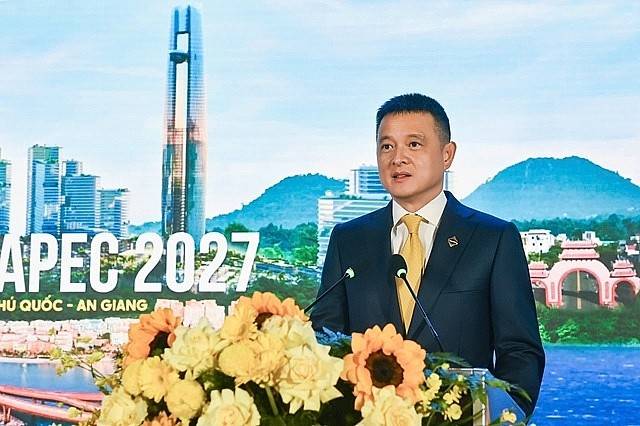 Ông Đặng Minh Trường - Chủ tịch Tập đoàn Sun Group trình bày tham luận tại hội nghị