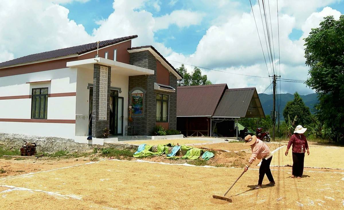 Có sự quan tâm về nhiều mặt của Đảng và Nhà nước, đời sống của người dân tộc thiểu số ở Đắk Lắk đang ngày càng khấm khá hơn.