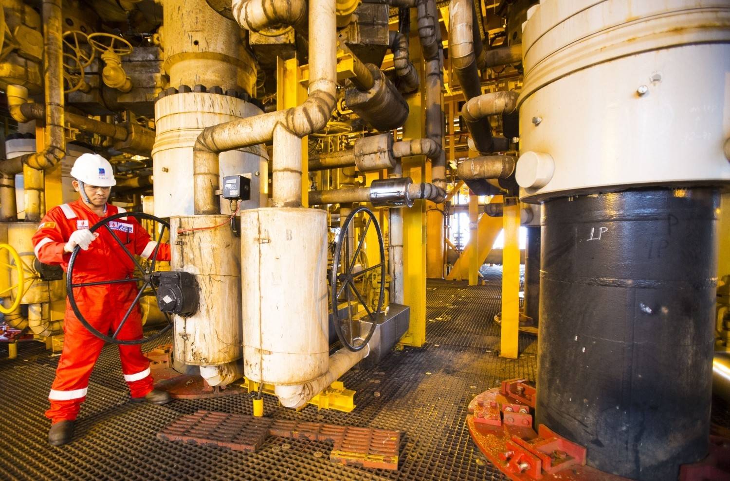 OPEC+ tính nâng sản lượng dầu từ tháng 7 giữa biến động nguồn cung Trung Đông