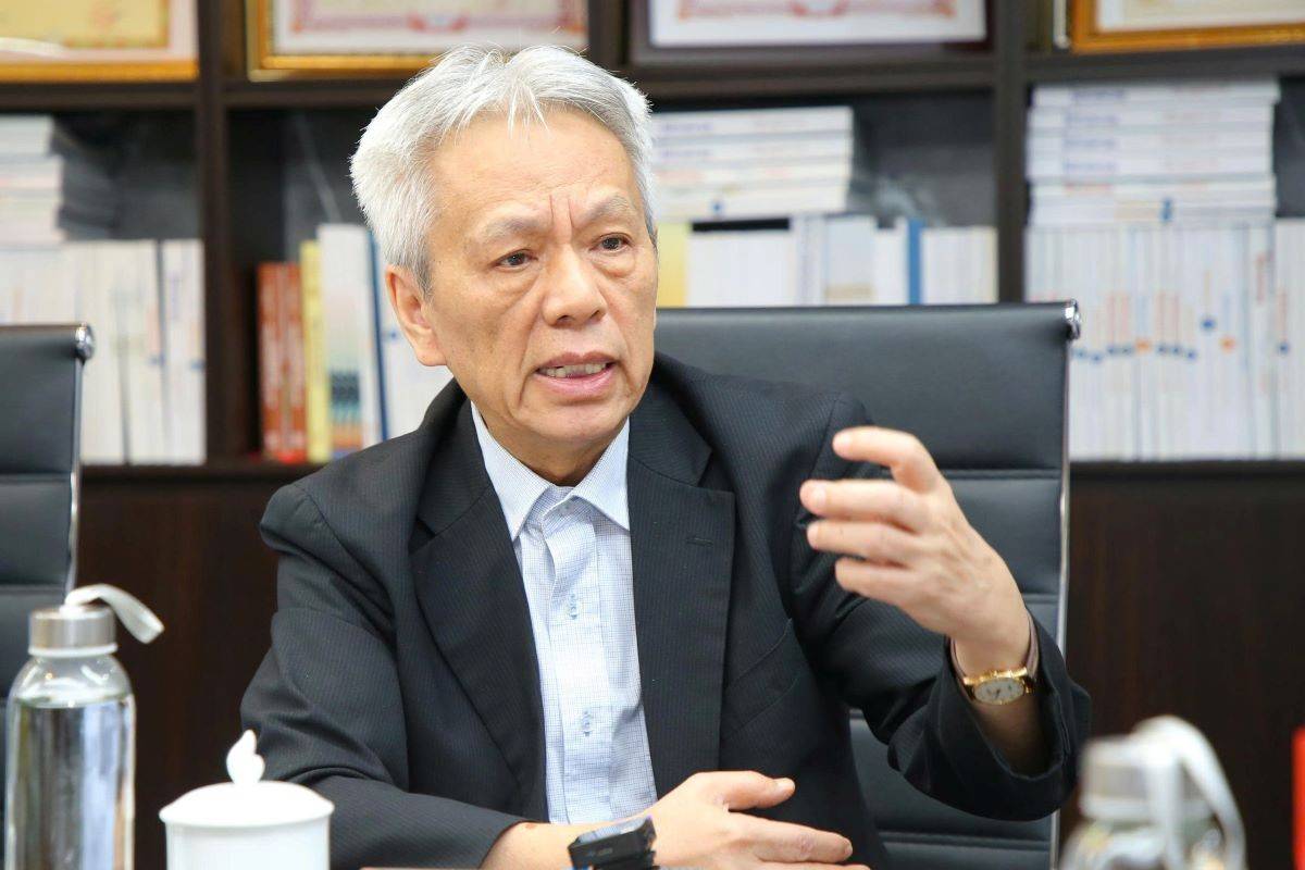 TS. Nguyễn Sĩ Dũng đánh giá việc Vingroup ưu tiên tuyển dụng 20.000 lao động tại 11 xã vùng dự án giúp biến họ từ “người bị ảnh hưởng” thành “người hưởng lợi”. 
