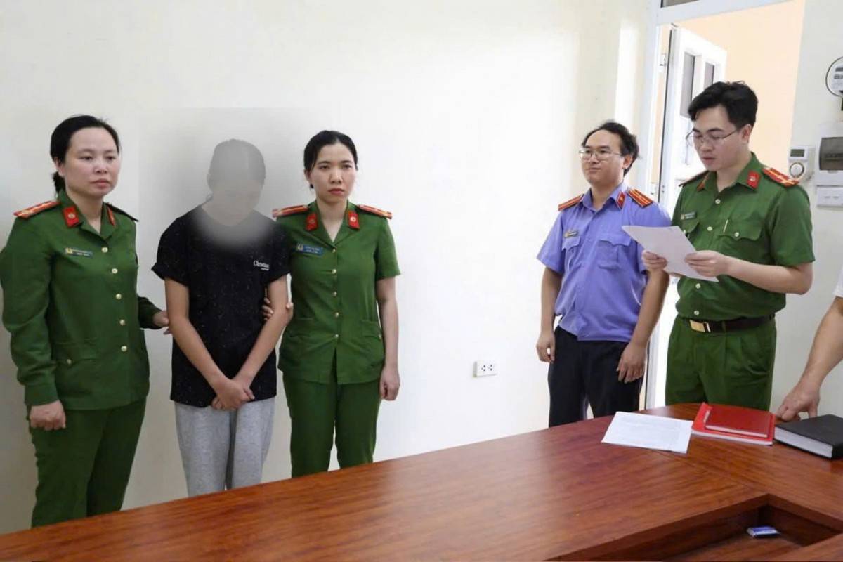 Khởi tố vụ án 2 bị can trong vụ nữ sinh bị hành hung tại Trường cao đẳng nghề Việt - Xô số 1