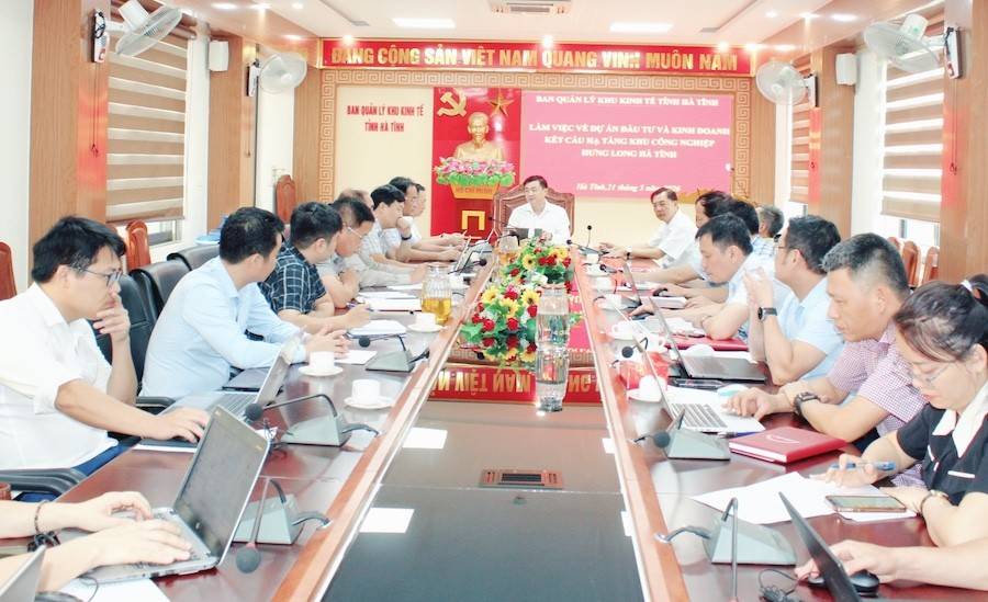 Ban Quản lý Khu kinh tế tỉnh Hà Tĩnh tổ chức buổi làm việc với các sở, ngành, địa phương và nhà đầu tư để triển khai các bước tiếp theo thực hiện Dự án đầu tư xây dựng và kinh doanh kết cấu hạ tầng Khu công nghiệp Hưng Long - dự án vừa được Chủ tịch UBND tỉnh Hà Tĩnh chấp thuận chủ trương đầu tư theo Quyết định số 16/QĐ-UBND ngày 28/4/2026. 