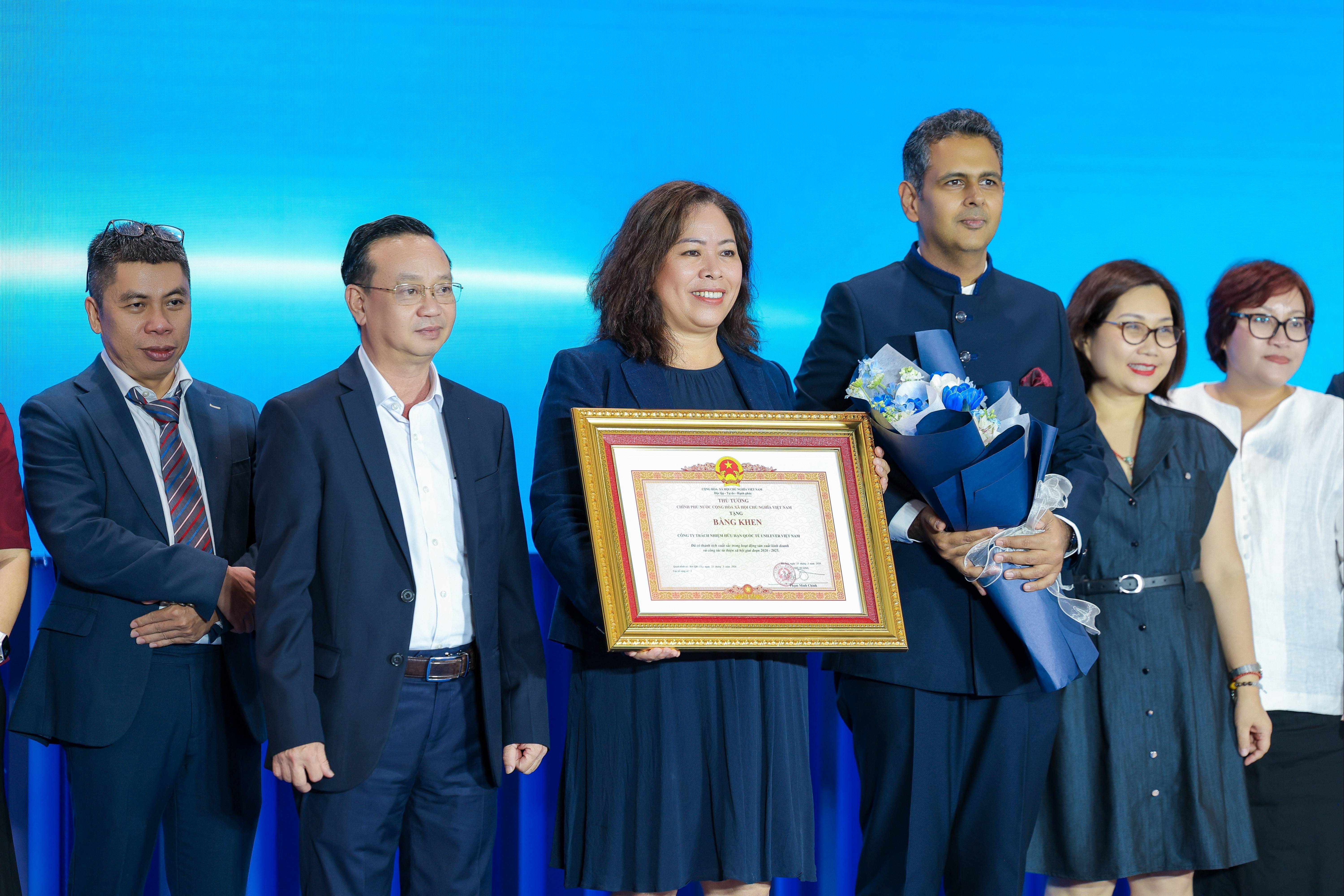 Unilever Việt Nam nhận Bằng khen của Thủ tướng Chính phủ
