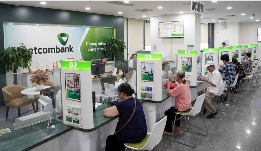 Tại Vietcombank: Số dư tiền gửi KBNN cuối quý I đạt 189.159 tỷ đồng, trong đó tiền gửi có kỳ hạn bằng VND chiếm 185.250 tỷ đồng. Tính thêm 20%, mẫu số LDR của ngân hàng này lập tức được bổ sung xấp xỉ 37.050 tỷ đồng.