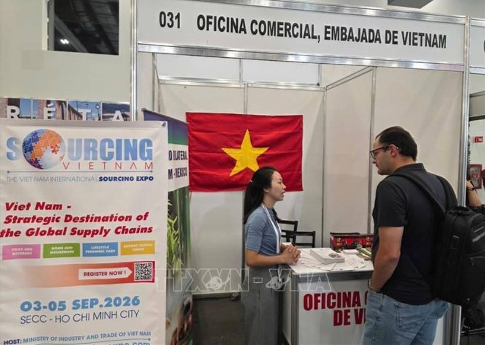 Sự hiện diện của Việt Nam tại Hội chợ Expo ANTAD 2026 diễn ra từ ngày 19-21/5 tại thành phố Guadalajara, bang Jalisco của Mexico, đã thu hút sự quan tâm đặc biệt của cộng đồng doanh nghiệp Mexico và Mỹ Latinh đối với hàng hóa Việt Nam cũng như tiềm năng hợp tác đầu tư với nền kinh tế có tốc độ tăng trưởng hàng đầu Đông Nam Á.