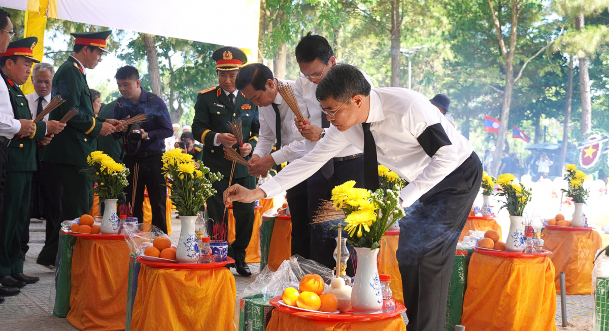 Thủ tướng Lê Minh Hưng dự lễ truy điệu, an táng 28 hài cốt liệt sĩ tại Quảng Trị