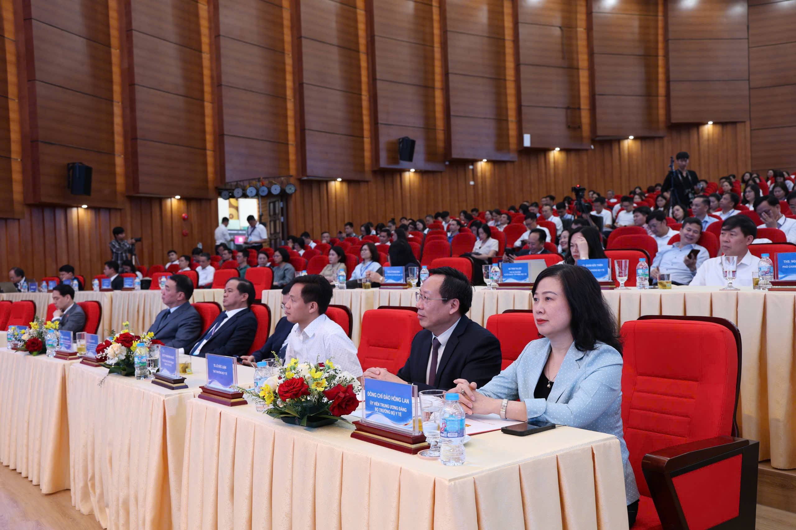 Các đại biểu dự hội nghị