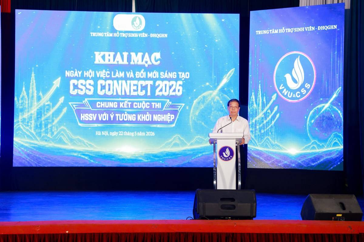 Ông Vũ Văn Thắng - Giám đốc Trung tâm Hỗ trợ Sinh viên - ĐHQGHN phát biểu trong phần Khai mạc Chung kết Cuộc thi “Học sinh, sinh viên với ý tưởng khởi nghiệp” năm 2026.
