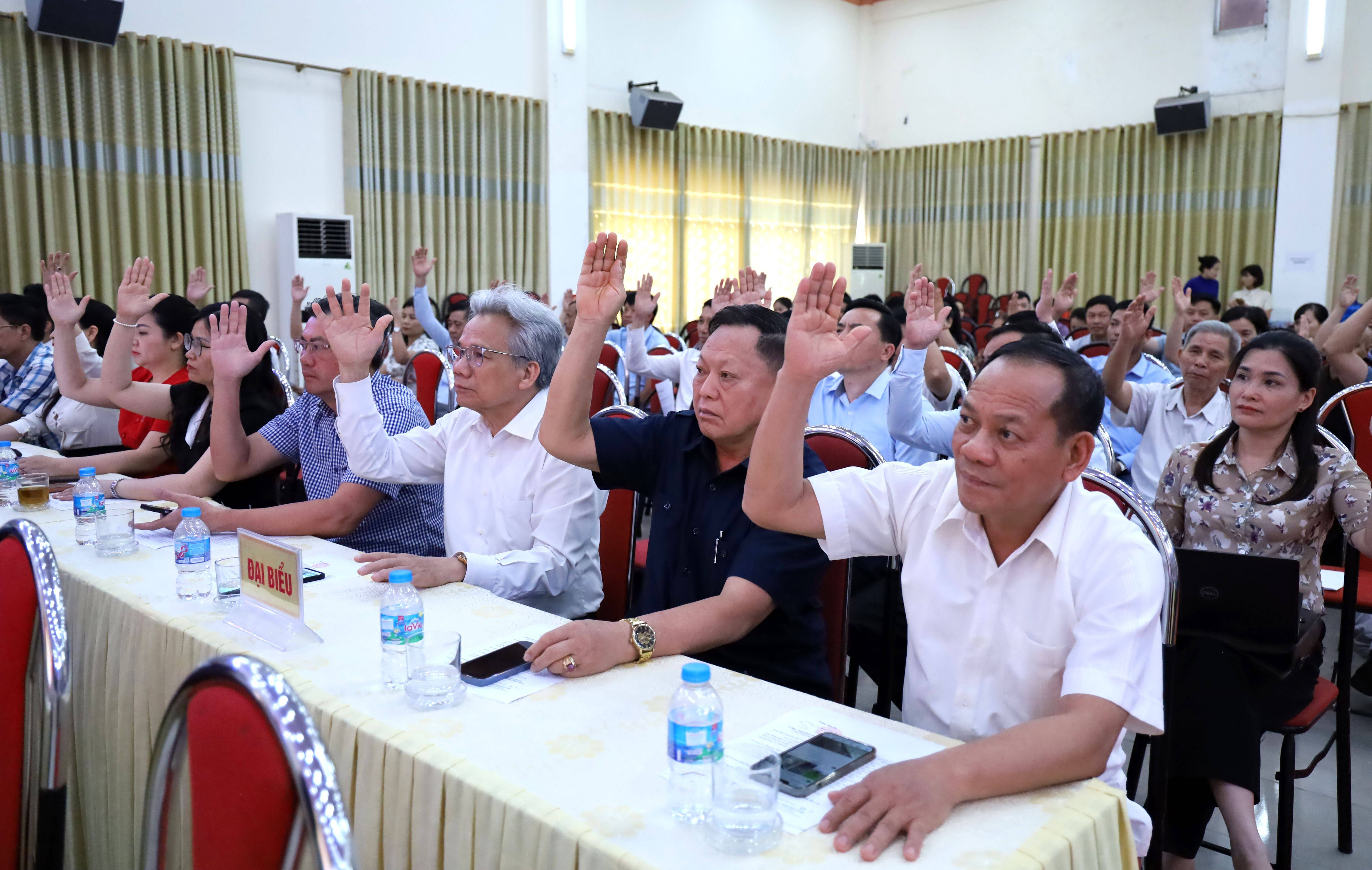 Với 100% Ủy viên Ủy ban có mặt biểu quyết nhất trí, đồng chí Nguyễn Thế Phước - Phó Bí thư Tỉnh ủy Lào Cai chính thức được cử tham gia Ủy viên và giữ chức vụ Chủ tịch Ủy ban MTTQ Việt Nam tỉnh Lào Cai khóa I, nhiệm kỳ 2025 - 2030
