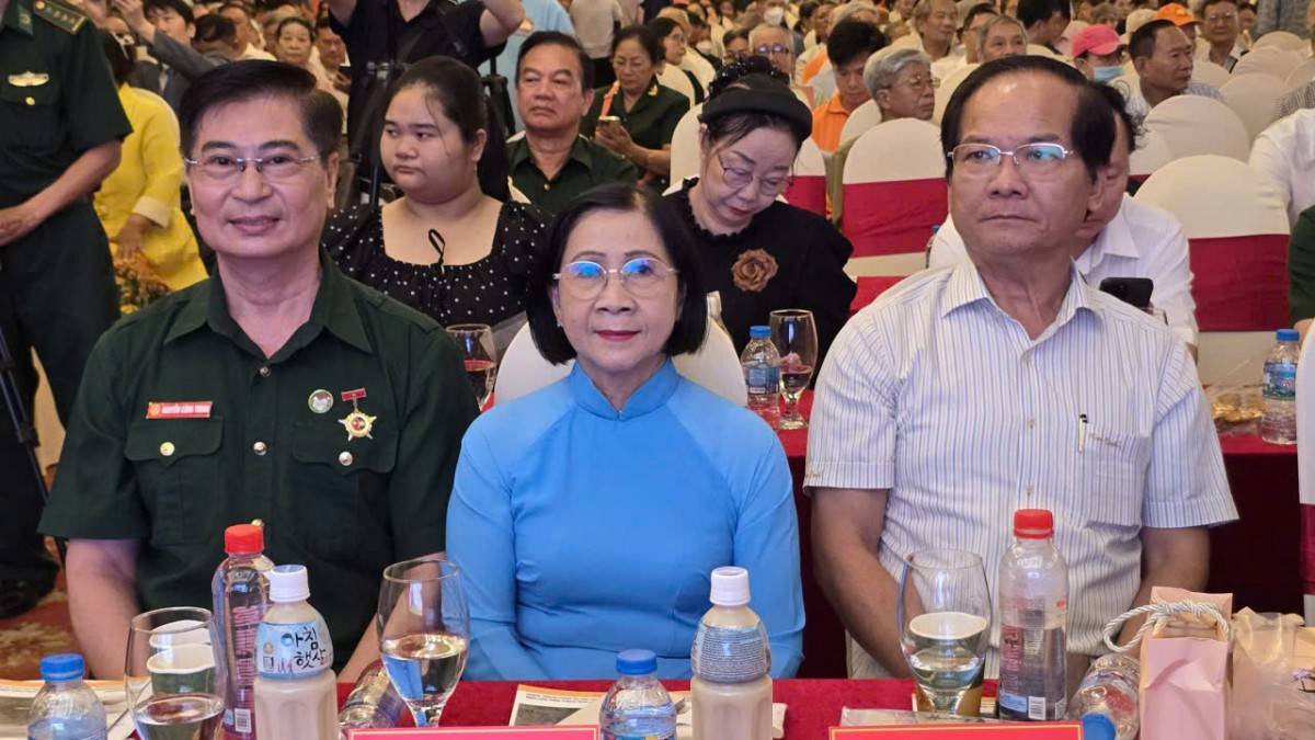 CCB Nguyễn Công Trung- Chủ tịch CLB Trái tim người lính Phương Nam, Trưởng Ban tổ chức ; Bà Nguyễn Thị Thu Hà- Nguyên Uỷ viên BCH TW Đảng, nguyên Phó Bí thư Thành ủy Thành phố Hồ Chí Minh; Ông Trần Văn Khuyên- Phó Trưởng Ban Tuyên giáo Thành ủy TP.HCM