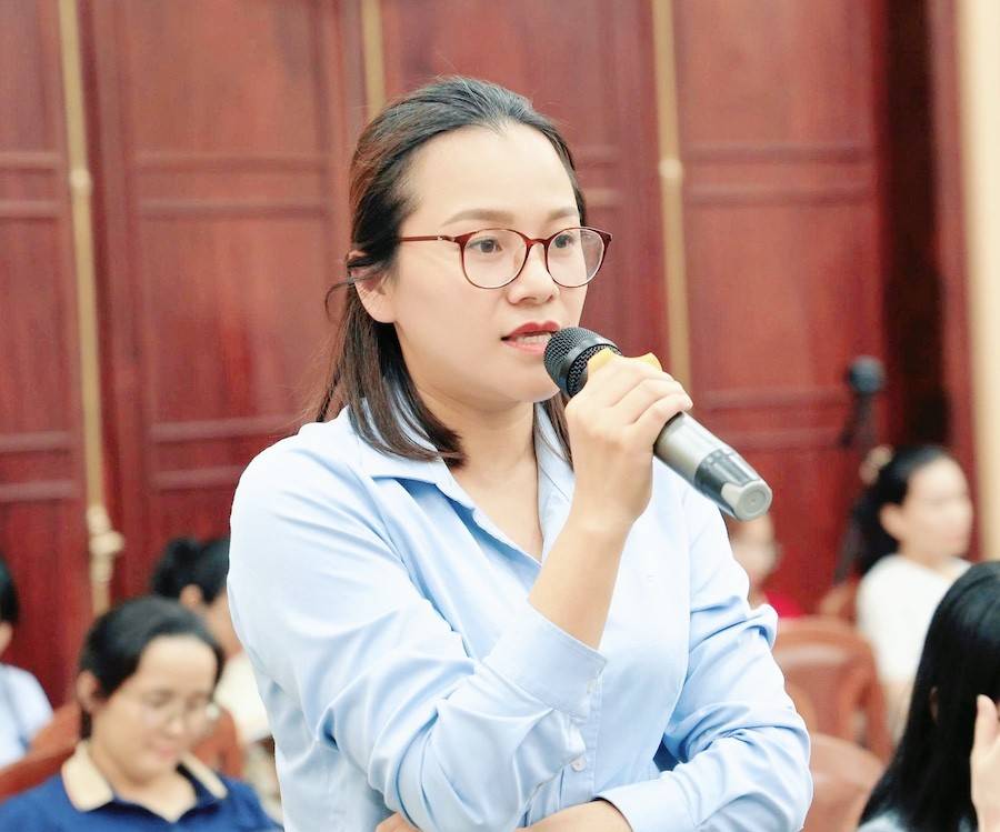 Đại diện các doanh nghiệp trong Khu kinh tế Vũng Áng trao đổi, thảo luận và nêu các vướng mắc thực tiễn tại Hội nghị
