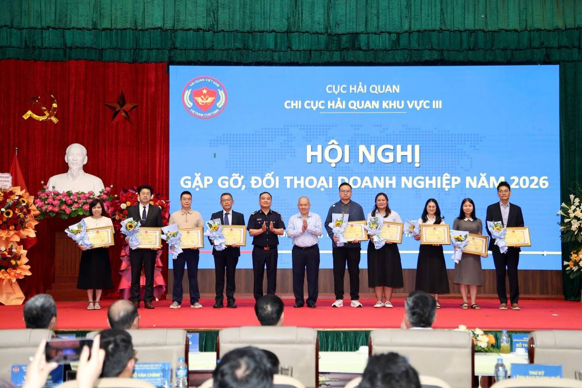 45 doanh nghiệp được nhận Bằng khen của Chủ tịch UBND thành phố Hải Phòng.