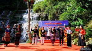 Lào Cai: Khe Cam mở lối phát triển du lịch cộng đồng từ “kho báu” văn hóa giữa đại ngàn Mậu A