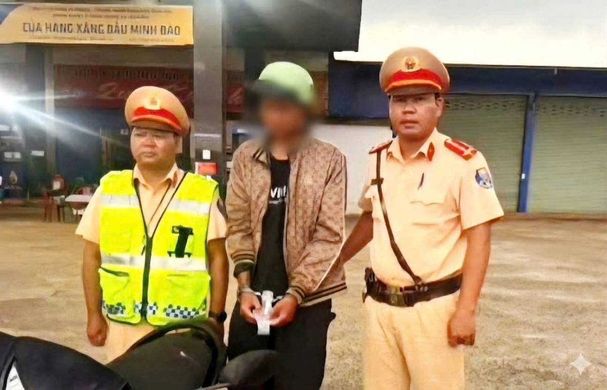 Đối tượng Trần Hữu Trung bị bắt quả tang vì tàng trữ heroin