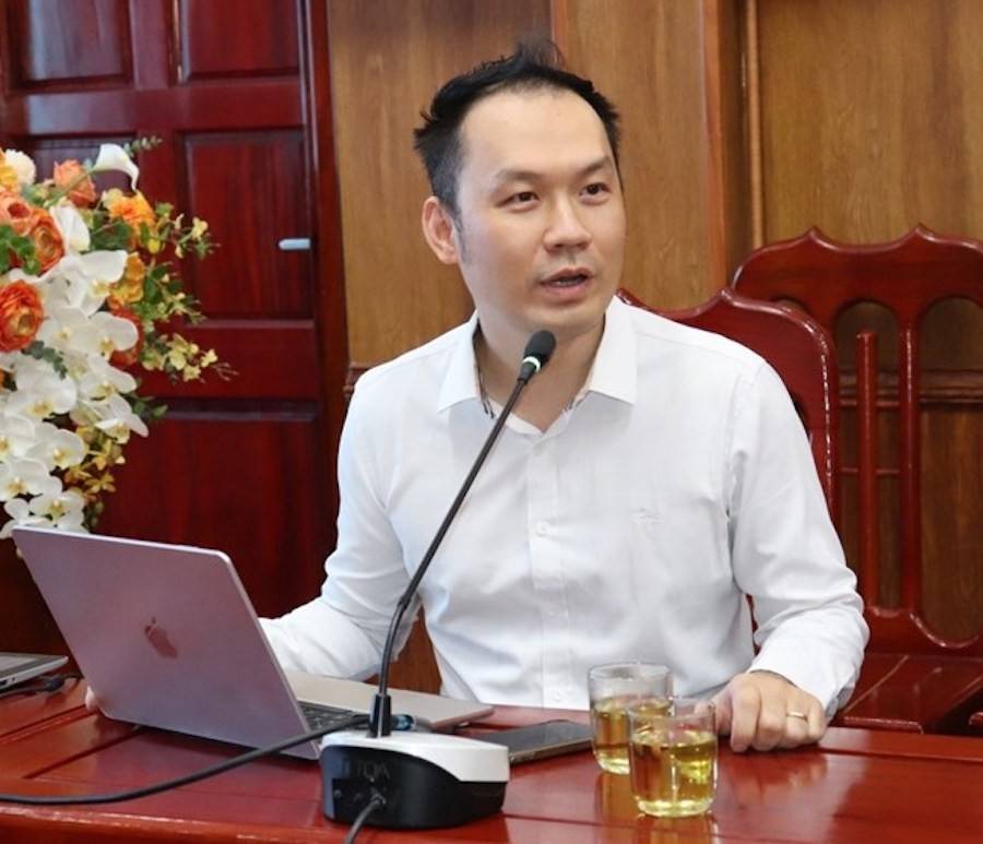 Tại buổi làm việc, PGS.TS Đinh Công Hoàng - Trưởng phòng Nghiên cứu Trung Đông và Tây Á, Viện Nghiên cứu Nam Á, Tây Á và châu Phi, Viện Hàn lâm Khoa học Xã hội Việt Nam  góp ý về cách tiếp cận thị trường Halal