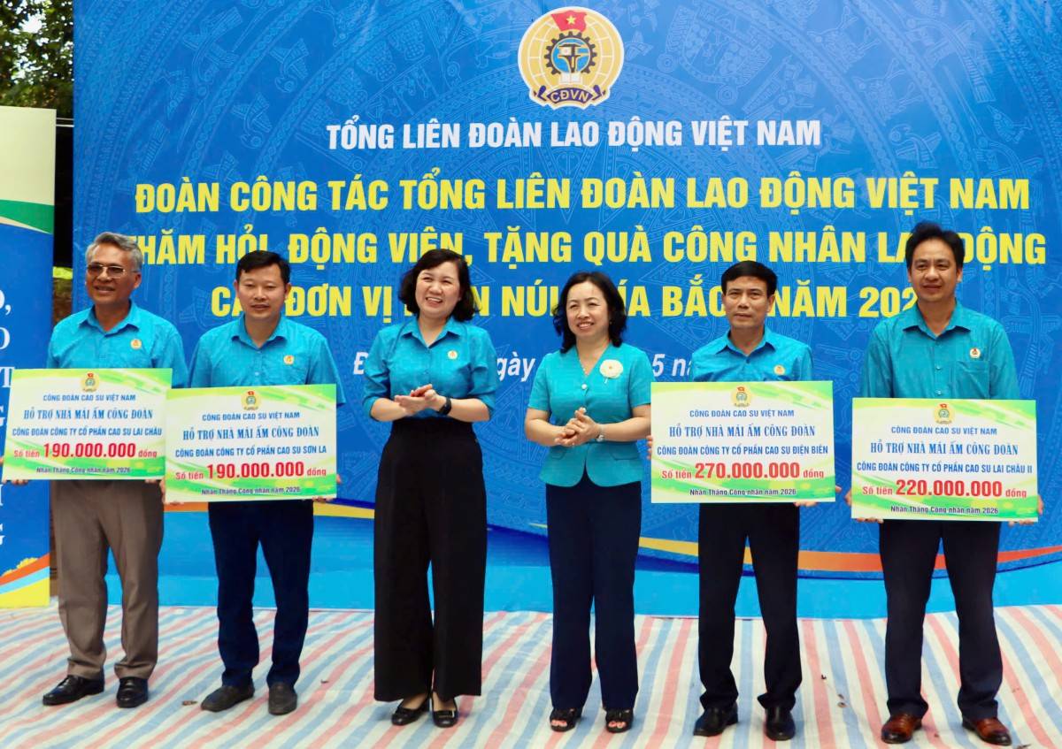 Tổng LĐLĐ Việt Nam trao 400 suất quà cho công nhân Cao su Điện Biên