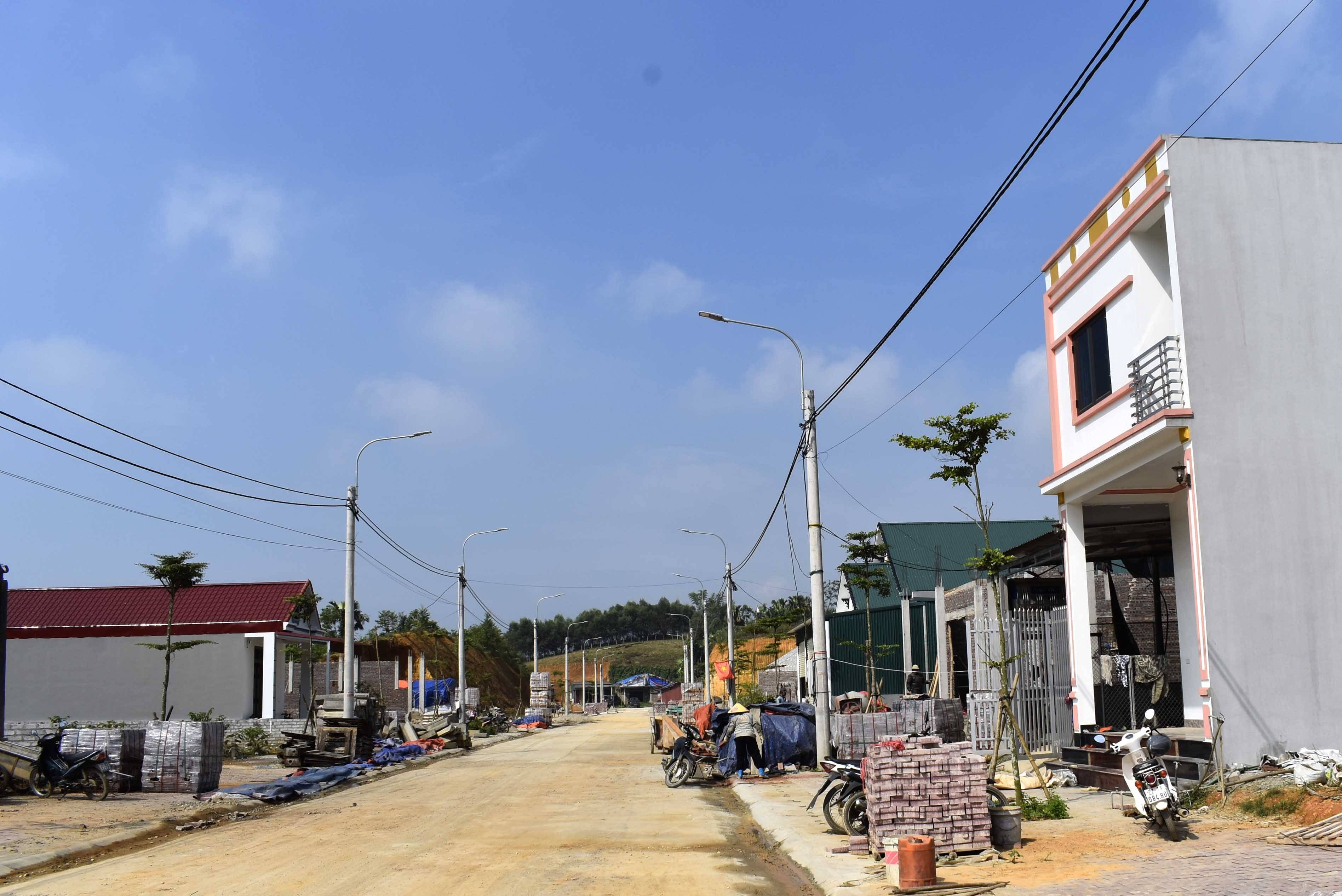 Tại xã Nhữ Khê, khu tái định cư thôn Cây Thị rộng 6,2 ha đã hoàn thiện hạ tầng và bàn giao thực địa cho người dân xây dựng nhà ở.