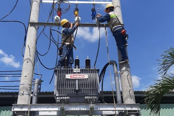 Theo Quyết định 963 của Bộ Công Thương ban hành cuối tháng 4, giờ cao điểm được dồn vào buổi tối từ 17h30 đến 22h30 hàng ngày, còn thấp điểm là 0-6h.