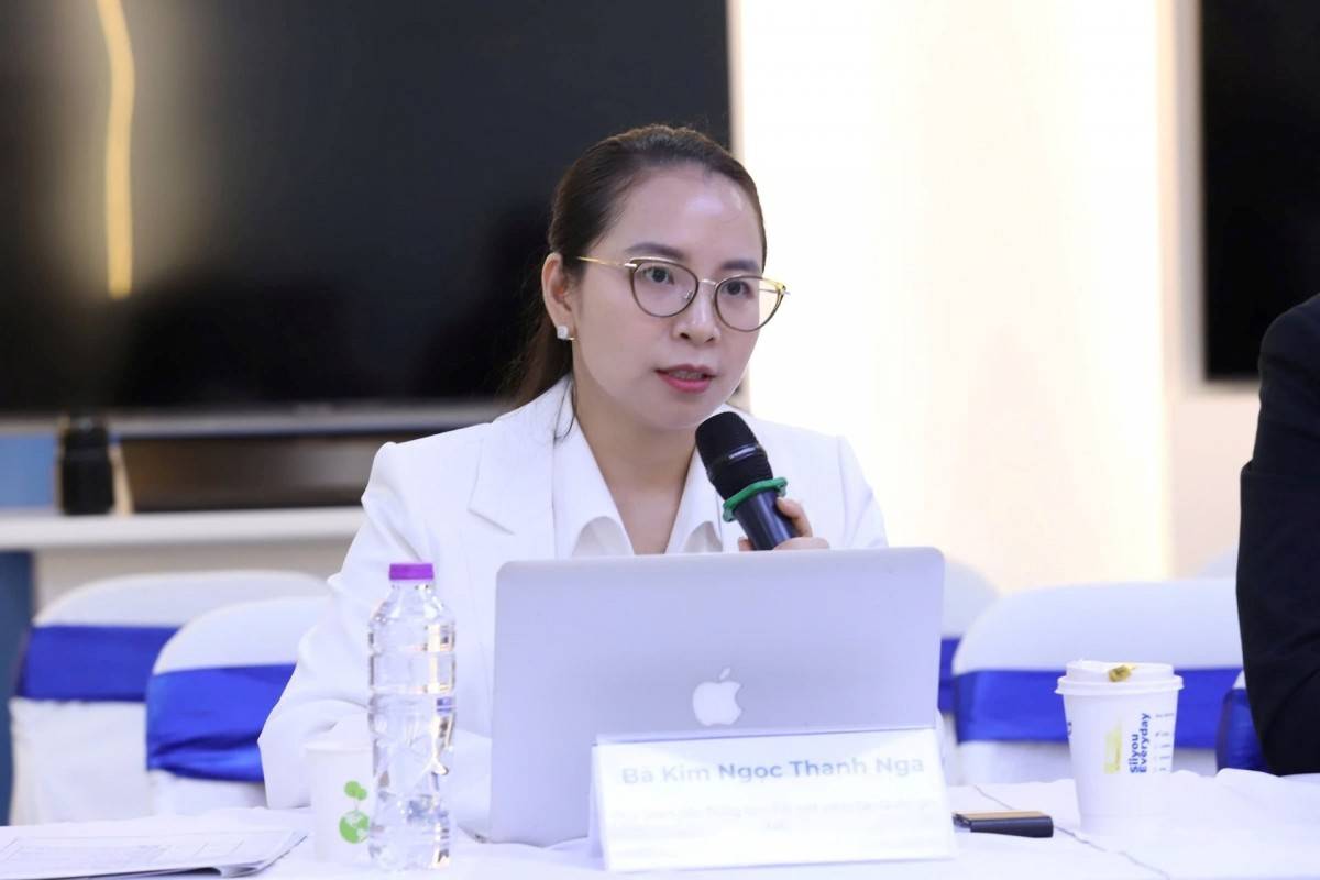 Bà Kim Ngọc Thanh Nga, Phó Giám đốc NIC chia sẻ tại họp báo ngày 12/5. 