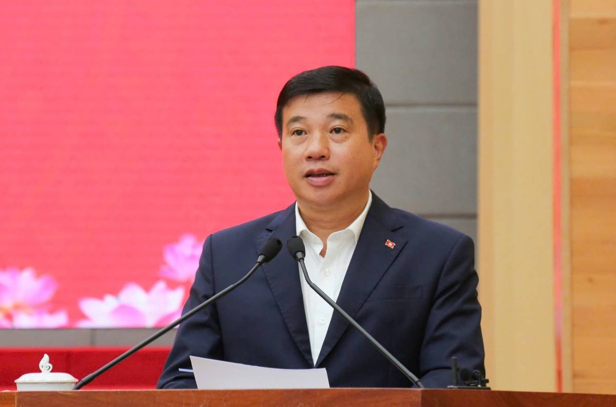 Ông Y Thanh Hà Niê Kđăm, Ủy viên BCH Trung ương Đảng, Bí thư Tỉnh ủy, Trường Đoàn ĐBQH tỉnh phát biểu khai mạc Hội nghị điều chỉnh Quy hoạch tỉnh Lâm Đồng