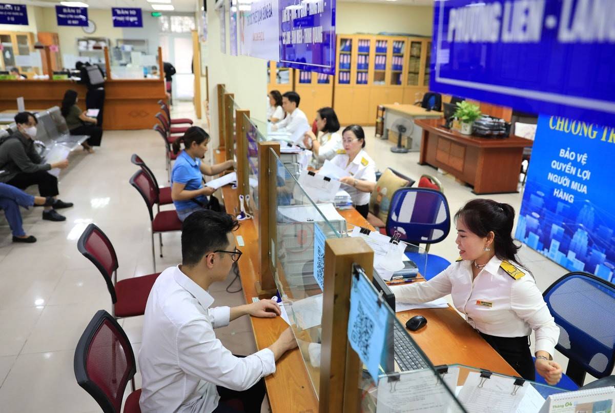 Thu ngân sách vượt 1,2 triệu tỷ đồng, thặng dư gần 460 nghìn tỷ