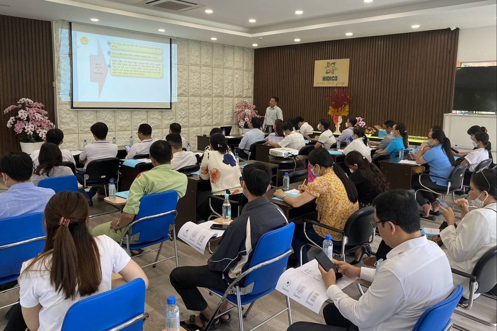 Hà Tĩnh đẩy mạnh phổ biến pháp luật lao động, hướng tới bao phủ toàn bộ doanh nghiệp vào năm 2030