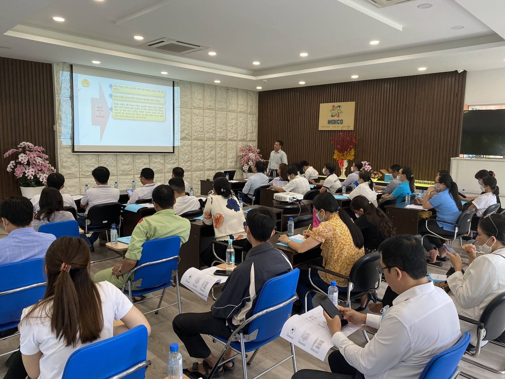 Hà Tĩnh đẩy mạnh phổ biến pháp luật lao động, hướng tới bao phủ toàn bộ doanh nghiệp vào năm 2030