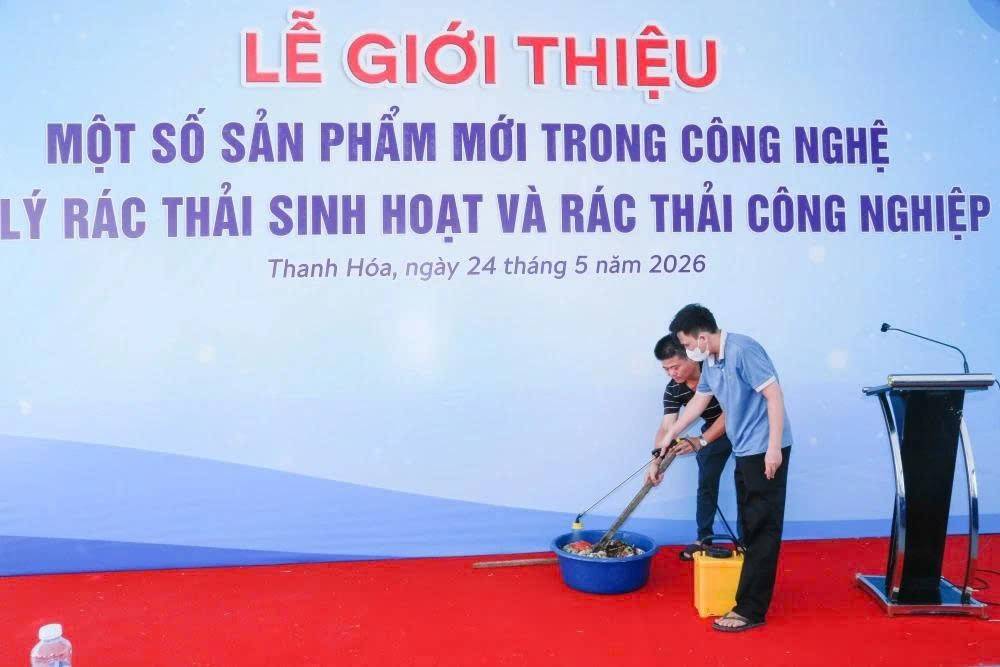 Phun chế phẩm sinh học,hóa chất khử mùi tại nguồn kết hợp thu gom cục bộ tại điểm đào bới.