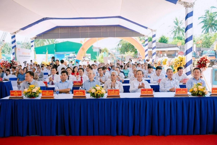 lãnh đạo đại diện các Bộ, ngành Trung ương, lãnh đạo các sở, ban, ngành tỉnh Gia Lai và tỉnh Quảng Ngãi, 