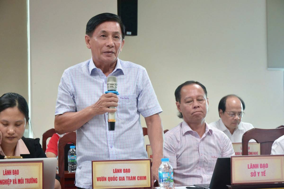 Lãnh đạo Vườn Quốc gia Tràm Chim thông tin đến các cơ quan báo chí về việc 