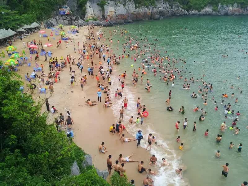 Đảo Cát Bà liên tục gây chú ý trên báo quốc tế nhờ vẻ đẹp nguyên sơ và trải nghiệm độc đáo