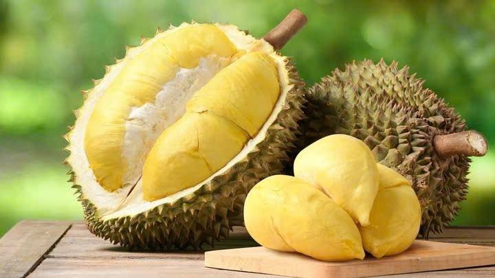 Sầu riêng giá rẻ tràn phố: Vì sao chỉ một phần thị trường giảm mạnh?