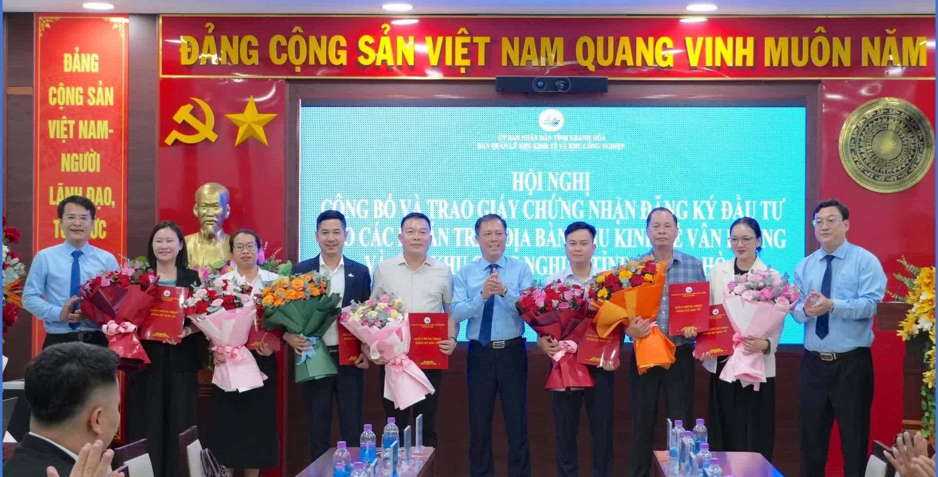 Khánh Hòa: Trao giấy chứng nhận đầu tư cho các dự án Khu Kinh tế Vân Phong và các khu công nghiệp tỉnh