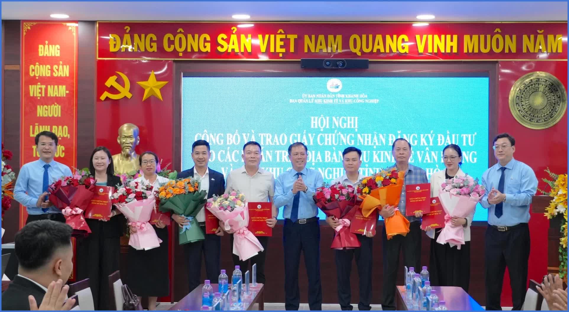 Khánh Hòa: Trao giấy chứng nhận đầu tư cho các dự án Khu Kinh tế Vân Phong và các khu công nghiệp tỉnh