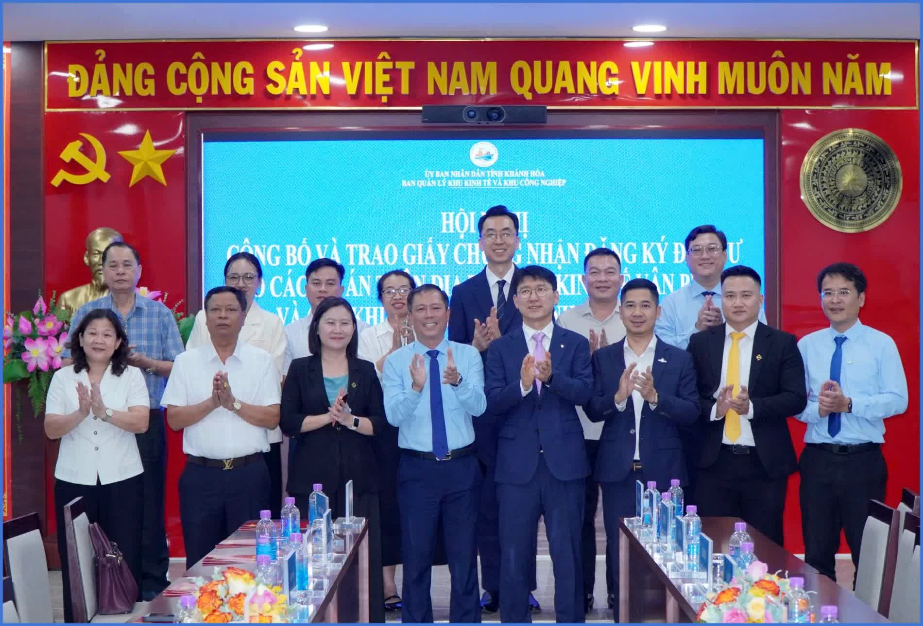 Khánh Hòa: Trao giấy chứng nhận đầu tư cho các dự án Khu Kinh tế Vân Phong và các khu công nghiệp tỉnh