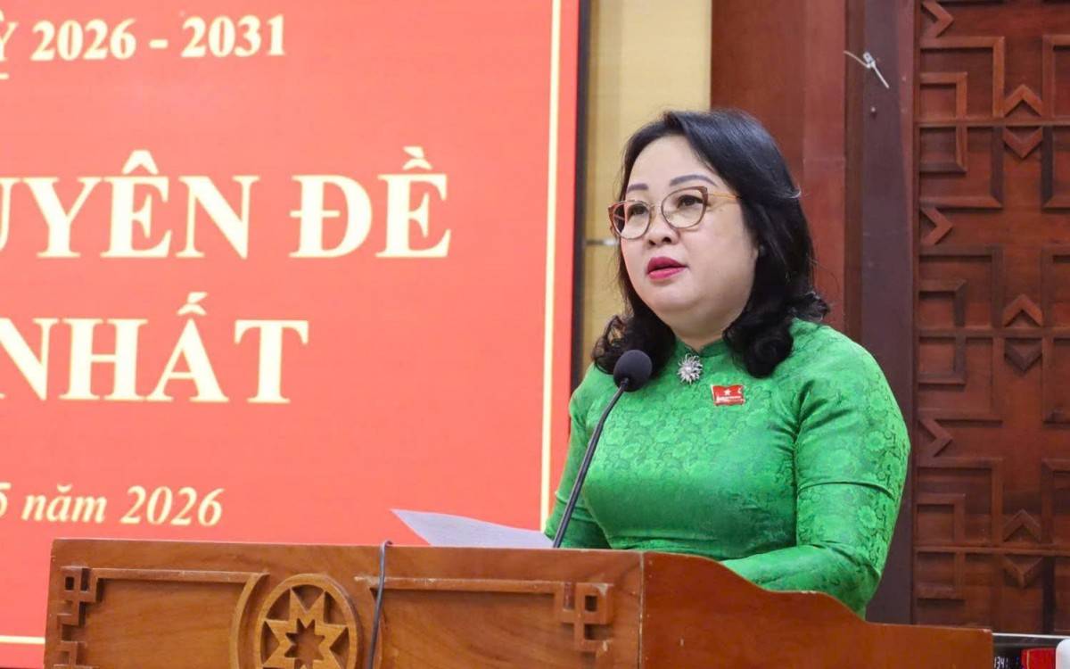 Ủy viên Trung ương Đảng, Phó Bí thư Thường trực Tỉnh ủy, Chủ tịch HĐND tỉnh Đắk Lắk Cao Thị Hòa An phát biểu tại kỳ họp.