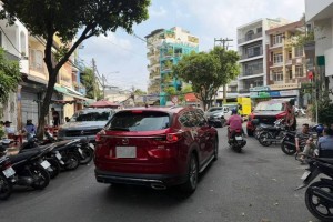 TP. Hồ Chí Minh: Đỗ xe trái phép, chiếm dụng đường nội bộ cư xá Nguyên Hồng gây bức xúc