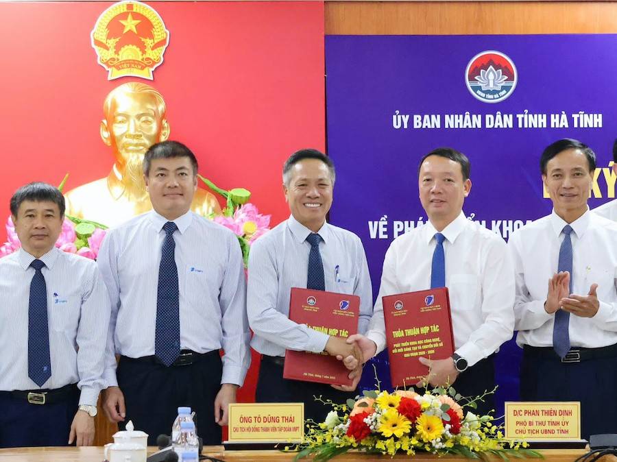 Lãnh đạo tỉnh Hà Tĩnh và Tập đoàn Bưu chính Viễn thông Việt Nam ký kết “Thỏa thuận hợp tác phát triển khoa học, công nghệ, đổi mới sáng tạo và chuyển đổi số giai đoạn 2026 - 2030”