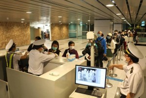 Sân bay Tân Sơn Nhất siết chặt kiểm dịch y tế, chủ động ứng phó nguy cơ dịch Ebola