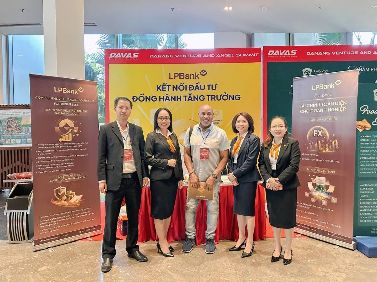 Gian hàng của LPBank cũng thu hút nhiều đại diện các Quỹ đầu tư đến tìm hiểu.